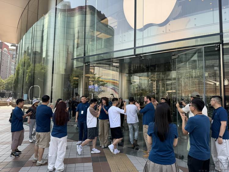 iPhone 13扎堆“鼓包” 苹果客服回应：电池老化导致